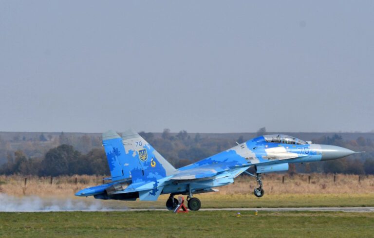 Україна втратила винищувач Су-27 під час атаки російських дронів — пілот вижив