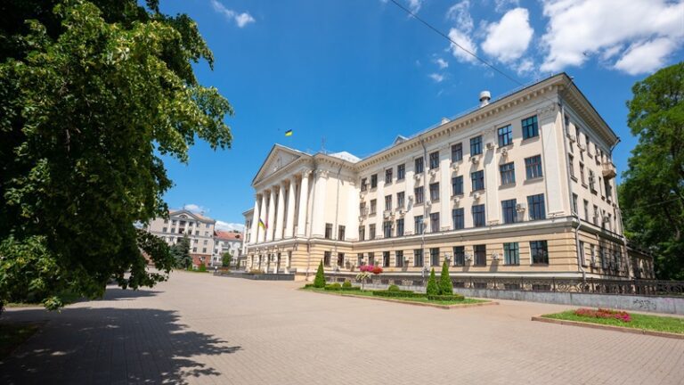 На запорізьких будинках з’являться меморіальні дошки загиблим захисникам (фото)