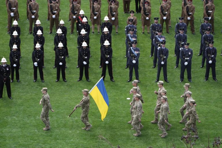 Українські військові приєдналися до лондонської ходи з нагоди Дня перемоги