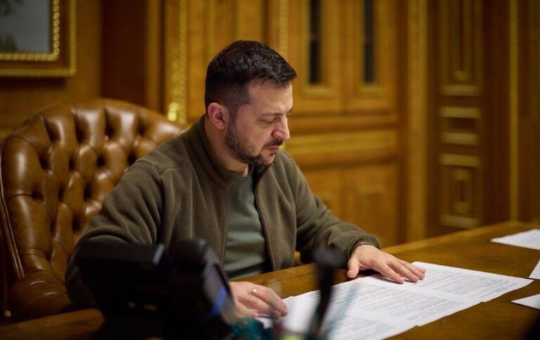 Зеленський провів кадрові зміни в командуванні ЗСУ