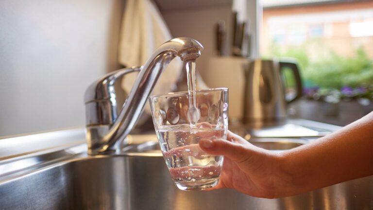 У Запоріжжі аварія на водогоні: без води понад дві тисячі споживачів (адреси)